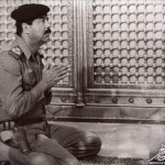 وقتی صدام در کنار ضریح امام حسین(ع) نماز خواند/عکس وقتی صدام در کنار ضریح امام حسین(ع) نماز خواند/عکس