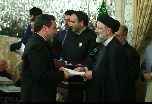 وزیر آموزش و پرورش و عراقچی خادم امام رضا(ع) شدند+_تصاویر