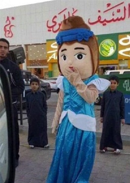 ماجرای دستگیری یک عروسک بی حجاب توسط پلیس امنیت اخلاقی!