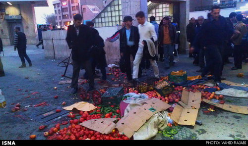 درگیری ماموران شهرداری با دست فروشان+عکس