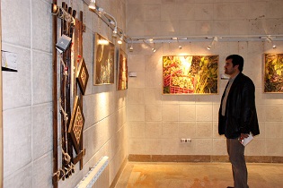 نمایشگاه هنرهای تجسمی " قاب انقلاب " در نکا افتتاح شد