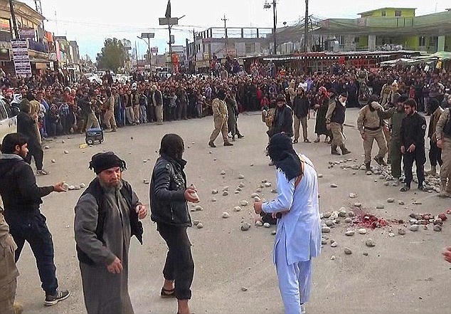 سنگسار 4زن توسط داعش به جرم تجاوز توسط داعش! +عکس