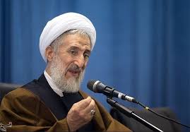 امام جمعه تهران: می خواهند بال و پر رهبری را بچینند 