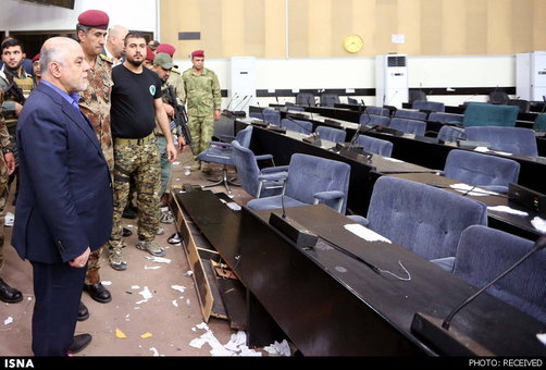 بازدید نخست وزیر عراق از ویرانی های حمله به پارلمان این کشور+تصاویر