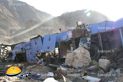 سقوط اتوبوس در دره / مرگ 19 سرباز وظیفه +تصاویر