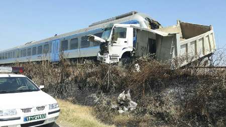 جزئیات تصادف قطار و کامیون در گلوگاه + تصاویر