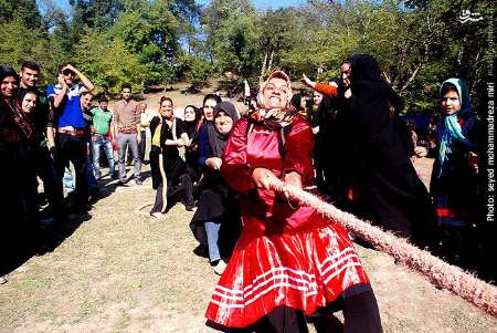 جشنواره بازهای بومی محلی بانوان روستا در شرق مازندران برگزار شد