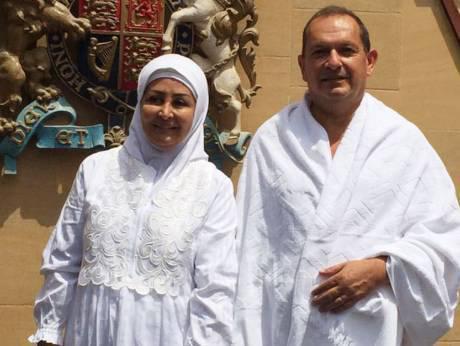 سفیر انگلیس و همسرش در مراسم حج اسلام آوردند+ عکس