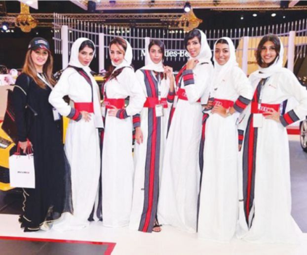 بازداشت مدلهای زن محجبه در نمایشگاه اتومبیل عربستان! + تصاویر