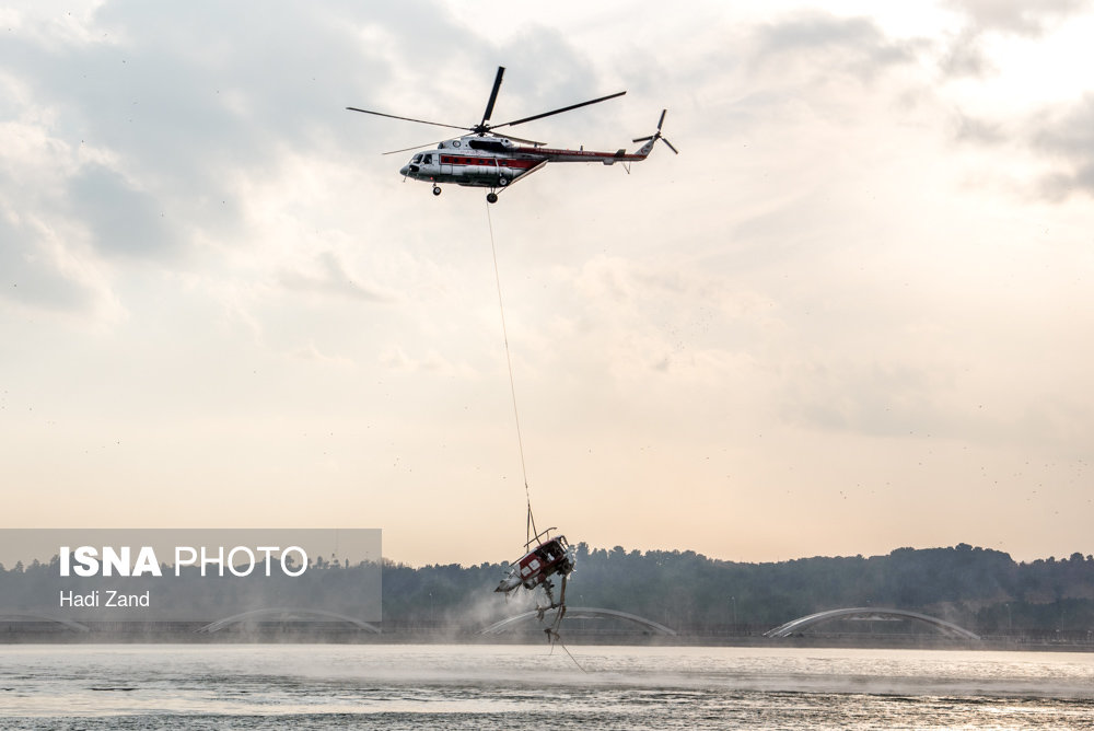 جزئیات سقوط بالگرد در دریاچه چیتگر + عکس