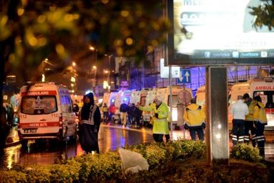  حمله مسلحانه بابا نوئل به یک کلوب شبانه در استانبول+ تصاویر