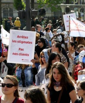 تظاهرات زنان روسپی در پاریس! + تصاویر 