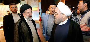 روحانی: مشهد را چطور اداره کردید که می خواهید کشور اداره کنید؟ / رئیسی: آقای روحانی چرا از مردم ناراحت هستید؟ چون مطالبه شغل دارند؟