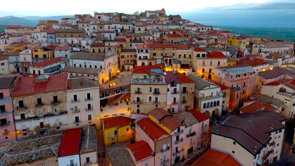 کاندلا ایتالیا شهری اروپایی که برای سکونت در آن پول خواهید گرفت! + عکس 