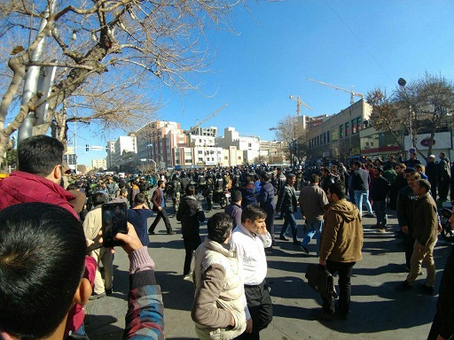 بازداشت برخی از تجمع کنندگان " نه به گرانی " در مشهد 