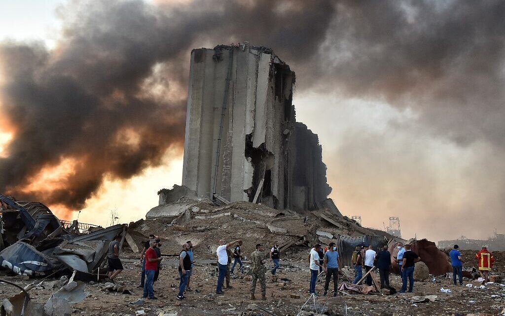 انفجار شدید بخشی از بیروت را ویرانه کرد + تصاویر 